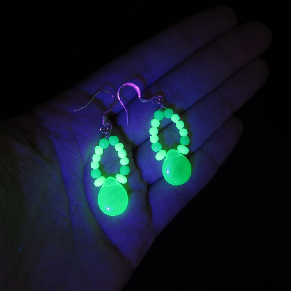 Uranium glass teardrop earrings